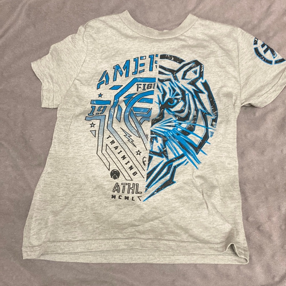 Boys M (5/6) American Fighter T-shirt in heathered grey, with black and blue